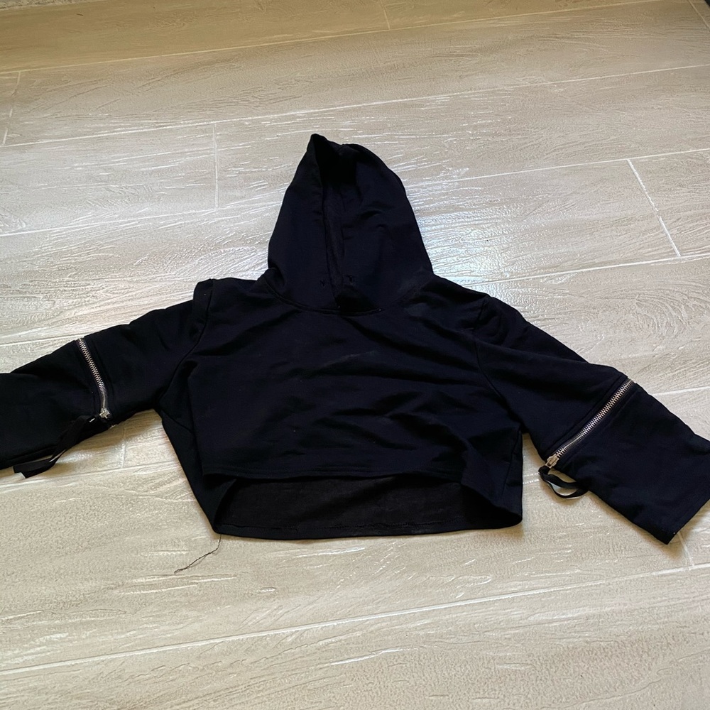 Hooded crop too with zippers in the side